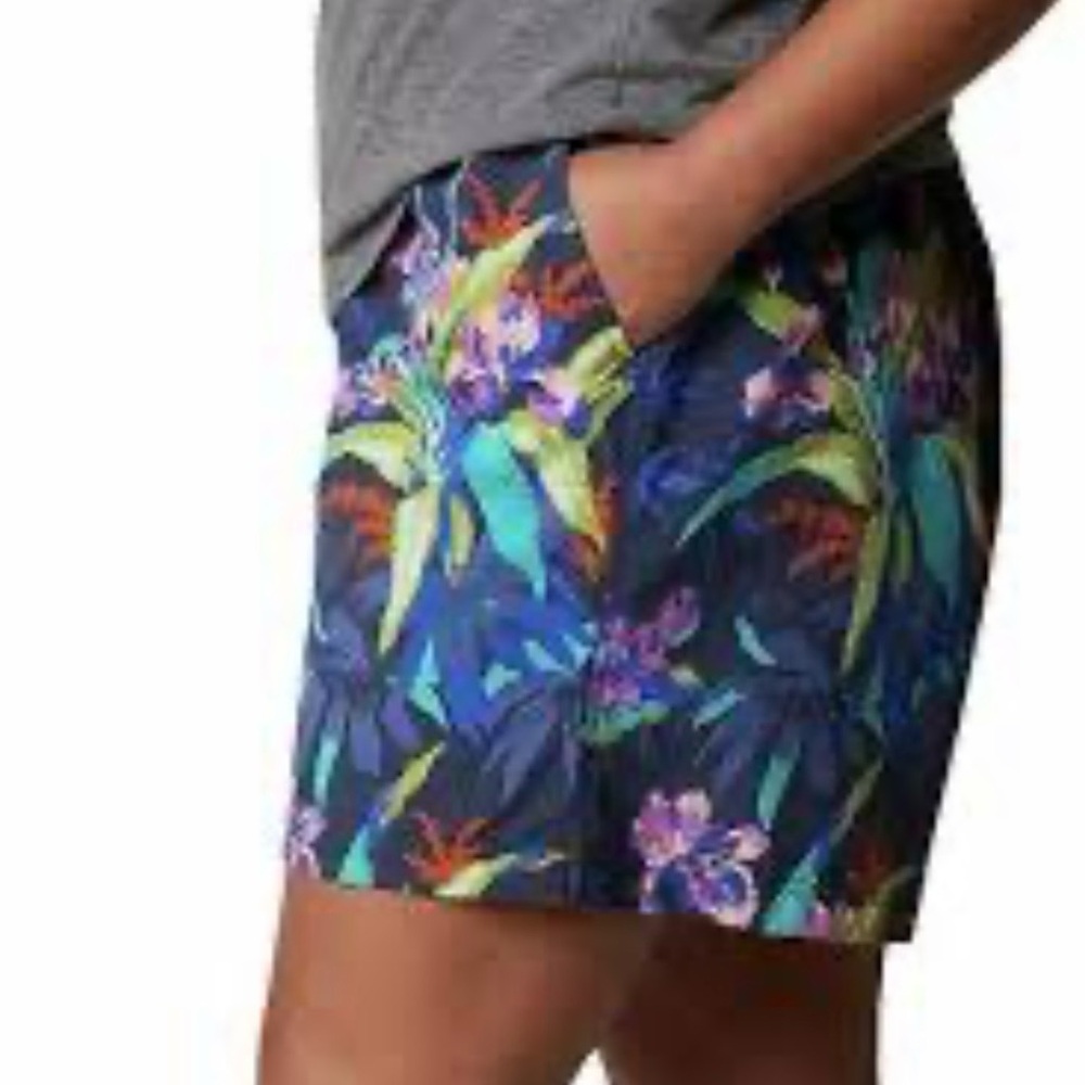 Columbia Tropical Bermuda Shorts, size Medium